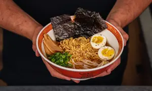Ramen z zupki chińskiej: Zmień instant w danie z restauracji!