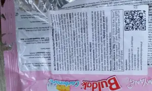 Buldak Carbonara: makaron z sosem, 130g. Wartość odżywcza w 100g: 423 kcal. Idealny na szybki posiłek.