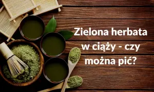 Zielona herbata w ciąży - czy można pić? Miseczka z zielonym proszkiem matcha, bambusowa miotełka, liście i kilka filiżanek naparu.