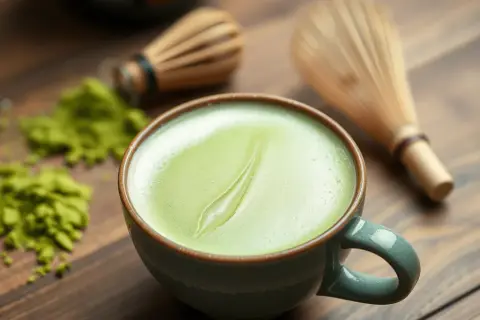 Jak smakuje matcha latte? Odkryj sekrety smaku przed pierwszym łykiem