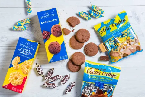 Popularne słodycze bez glutenu: czekoladowe ciastka, kruche ciasteczka i krówki mleczne oraz kakaowe. Idealne dla każdego!