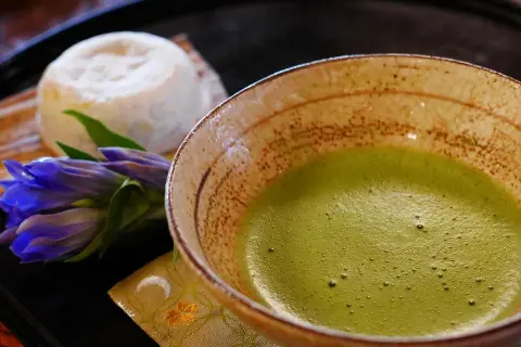 Matcha: [macza] czy [macha]? Poznaj poprawną wymowę i zyskaj pewność