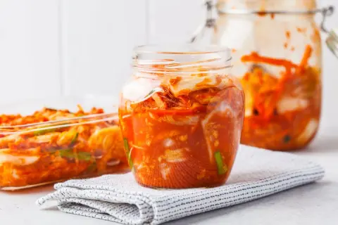 Czy kimchi się psuje? Rozpoznaj oznaki i ciesz się smakiem!