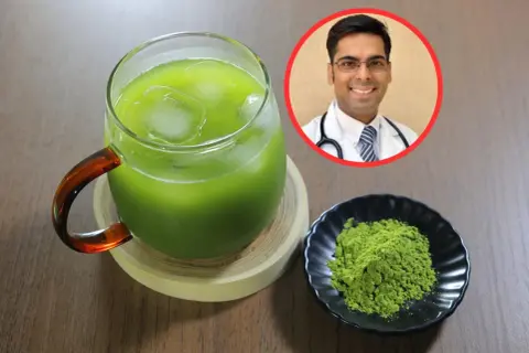 Zielony napój matcha z lodem, proszek matcha na talerzyku i lekarz w okręgu.