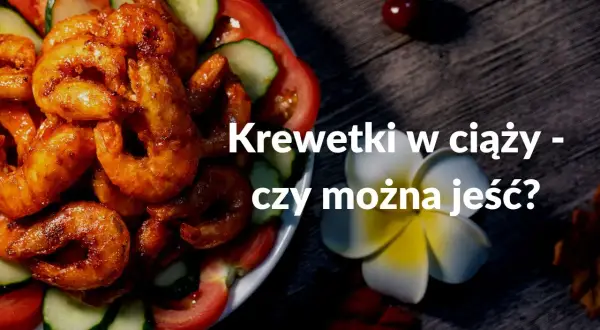 Talerz z krewetkami w sosie, pomidorami i ogórkiem. Napis: "Krewetki w ciąży - czy można jeść?".