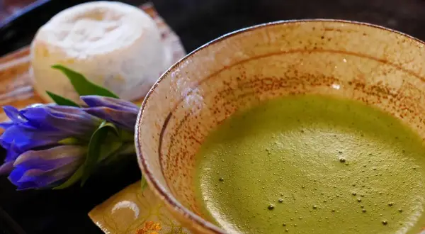 Matcha: [macza] czy [macha]? Poznaj poprawną wymowę i zyskaj pewność