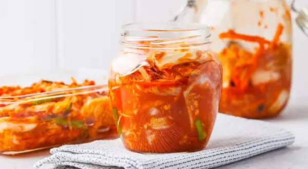 Czy kimchi się psuje? Rozpoznaj oznaki i ciesz się smakiem!