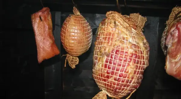 W jakiej temperaturze wędzić ryby? Klucz do smaku i trwałości.