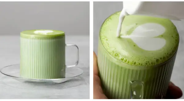 Zielone matcha z mlekiem w szklance z uchwytem, z pianką w kształcie serca.