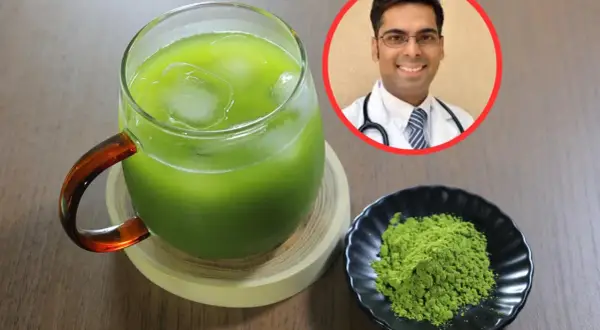 Zielony napój matcha z lodem, proszek matcha na talerzyku i lekarz w okręgu.