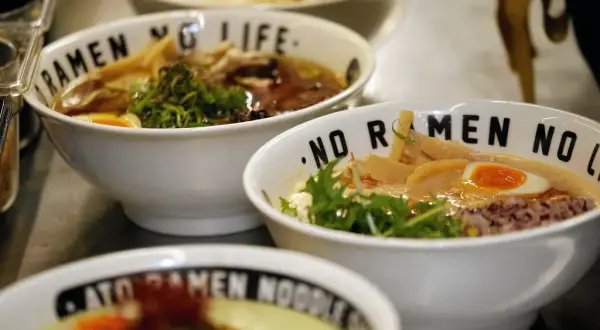 Jak ugotować ramen w domu? Przepis krok po kroku na idealną miskę