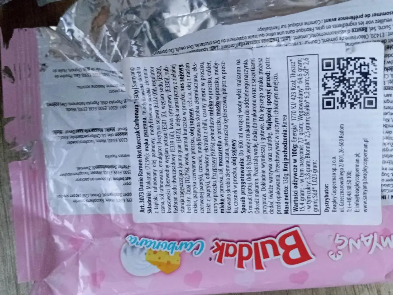 Buldak Carbonara: makaron z sosem, 130g. Wartość odżywcza w 100g: 423 kcal. Idealny na szybki posiłek.