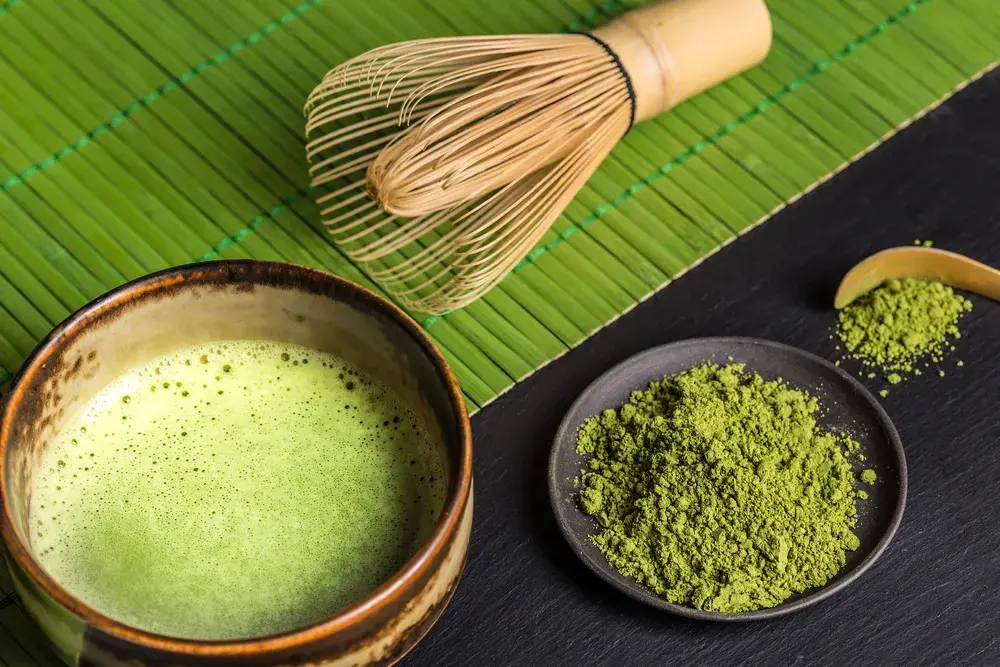 Matcha: z czego powstaje? Sekrety produkcji i jej moc