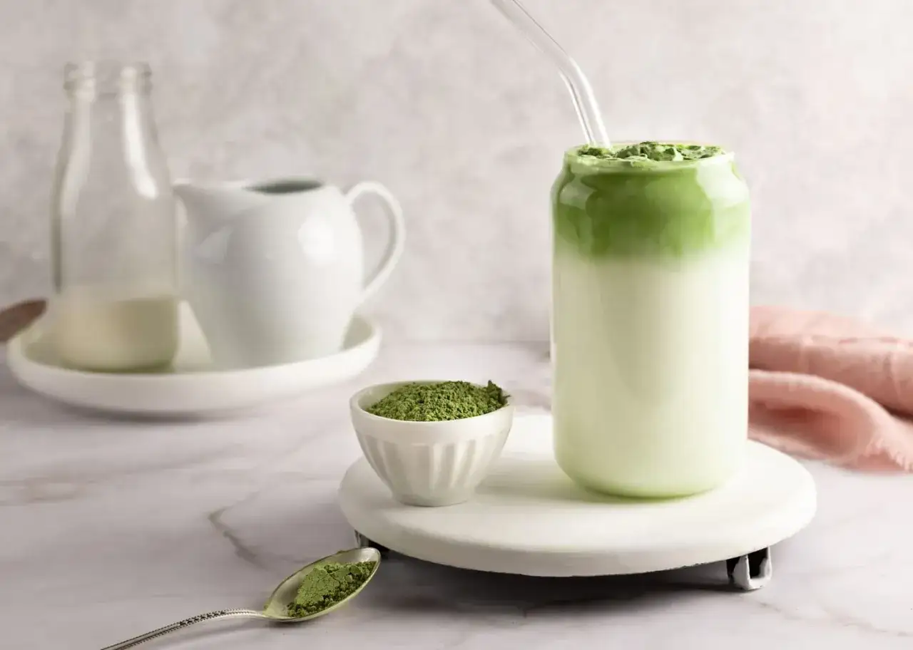 matcha latte różne rodzaje mleka