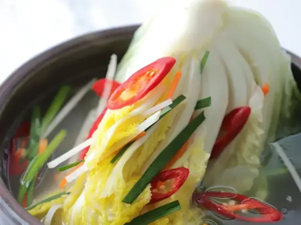 Kimchi: Smak, zdrowie i zastosowanie. Czy to lepsza kapusta kiszona?