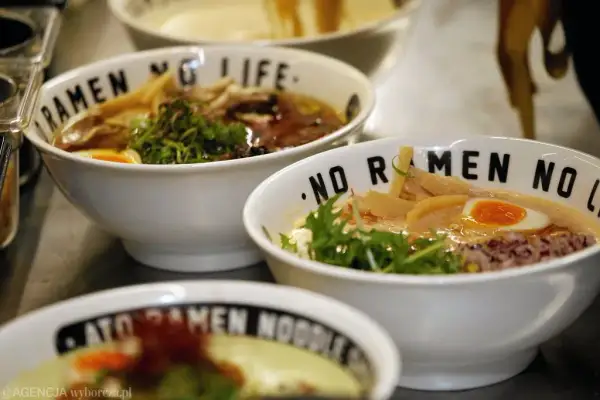Jak ugotować ramen w domu? Przepis krok po kroku na idealną miskę